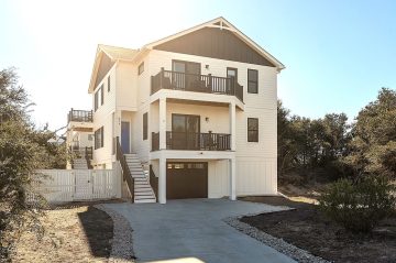 Wags and Waves by Paramount Destinations